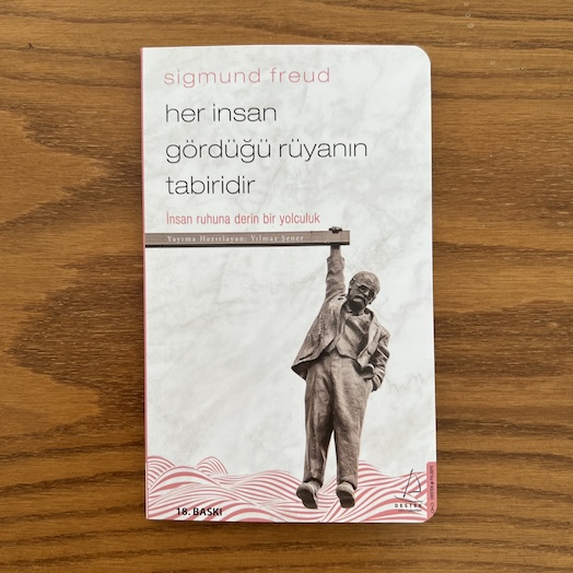 Sigmund Freud: Her İnsan Gördüğü Rüyanın Tabiridir - İnsan Ruhuna Derin Bir Yolculuk Sigmund Freud: Her İnsan Gördüğü Rüyanın Tabiridir - İnsan Ruhuna Derin Bir Yolculuk