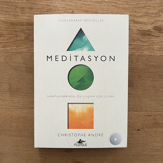 Looking at Mindfulness: 25 Ways to Live in the Moment Through Art Looking at Mindfulness: 25 Ways to Live in the Moment Through Art