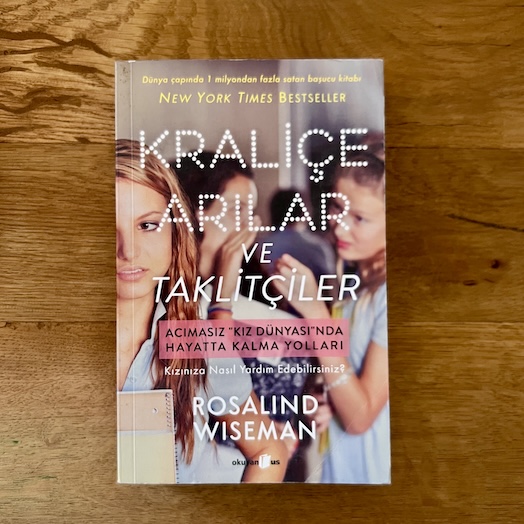 Queen Bees and Wannabes - Helping Your Daughter Survive Cliques, Gossip, Boyfriends, and Other Realities of Adolescence Queen Bees and Wannabes - Helping Your Daughter Survive Cliques, Gossip, Boyfriends, and Other Realities of Adolescence