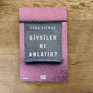 giysiler ne anlatir